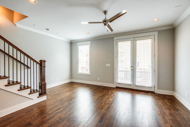 Building Photo - 3BR/3.5BA is Right Size, Right Price, and Right Nice at 8th & Wedgewood!!!
