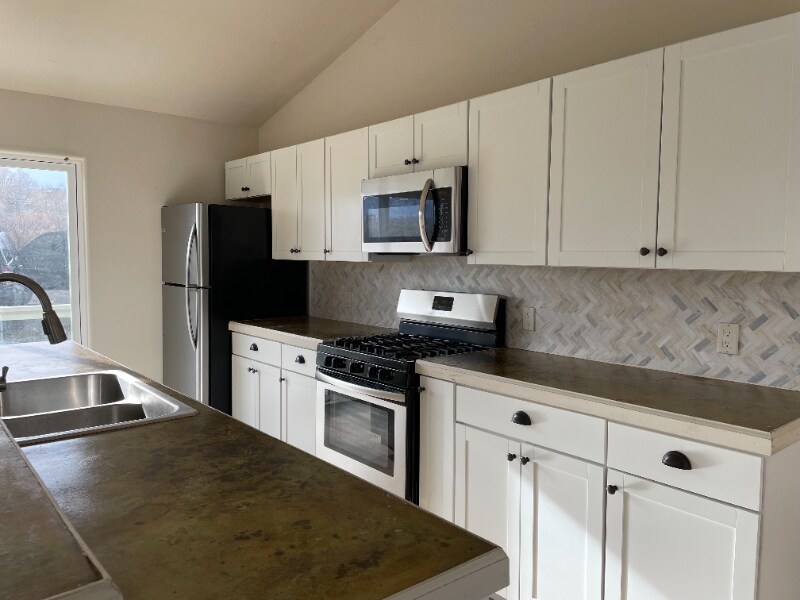 Building Photo - 39083 Hwy 92