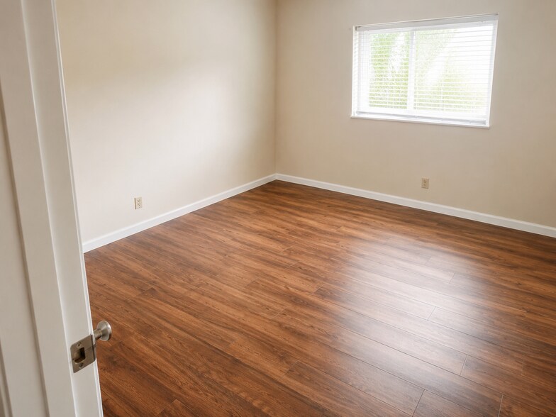 Building Photo - 4101 Oak Terrace Dr