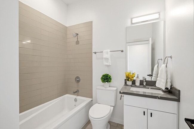 Building Photo - Delridge Townhome