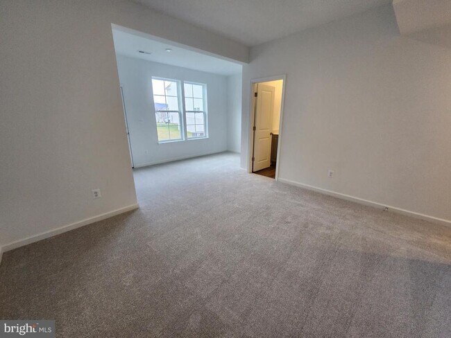 Building Photo - 500 Husky Trl