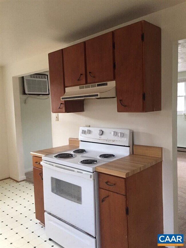 Building Photo - 1705 Cedar Hill Rd