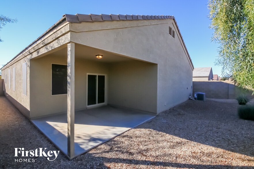 Building Photo - 4742 E Pearl Rd