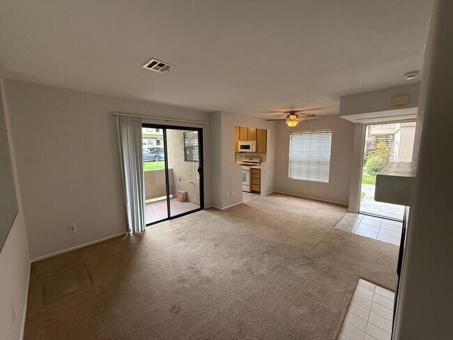 Building Photo - 1 Bed, 1 Bath Condo - Fireplace + Private ...