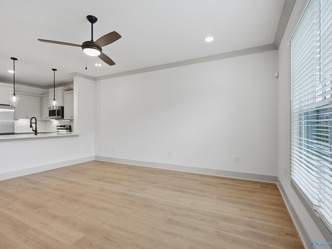 Building Photo - 6 Whispering Oak Dr SW