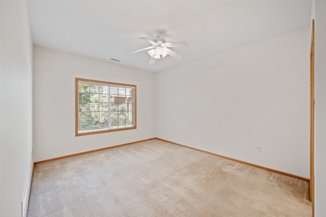 Building Photo - Village Run Avenue