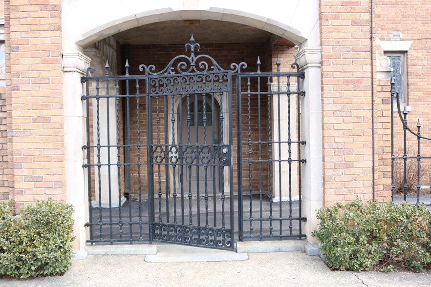 Portico Entrance - 24 S River St