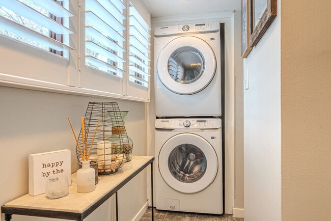 Building Photo - 137 Cordillo Pkwy