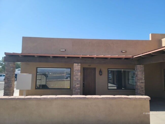 Primary Photo - 1491 W Thatcher Blvd