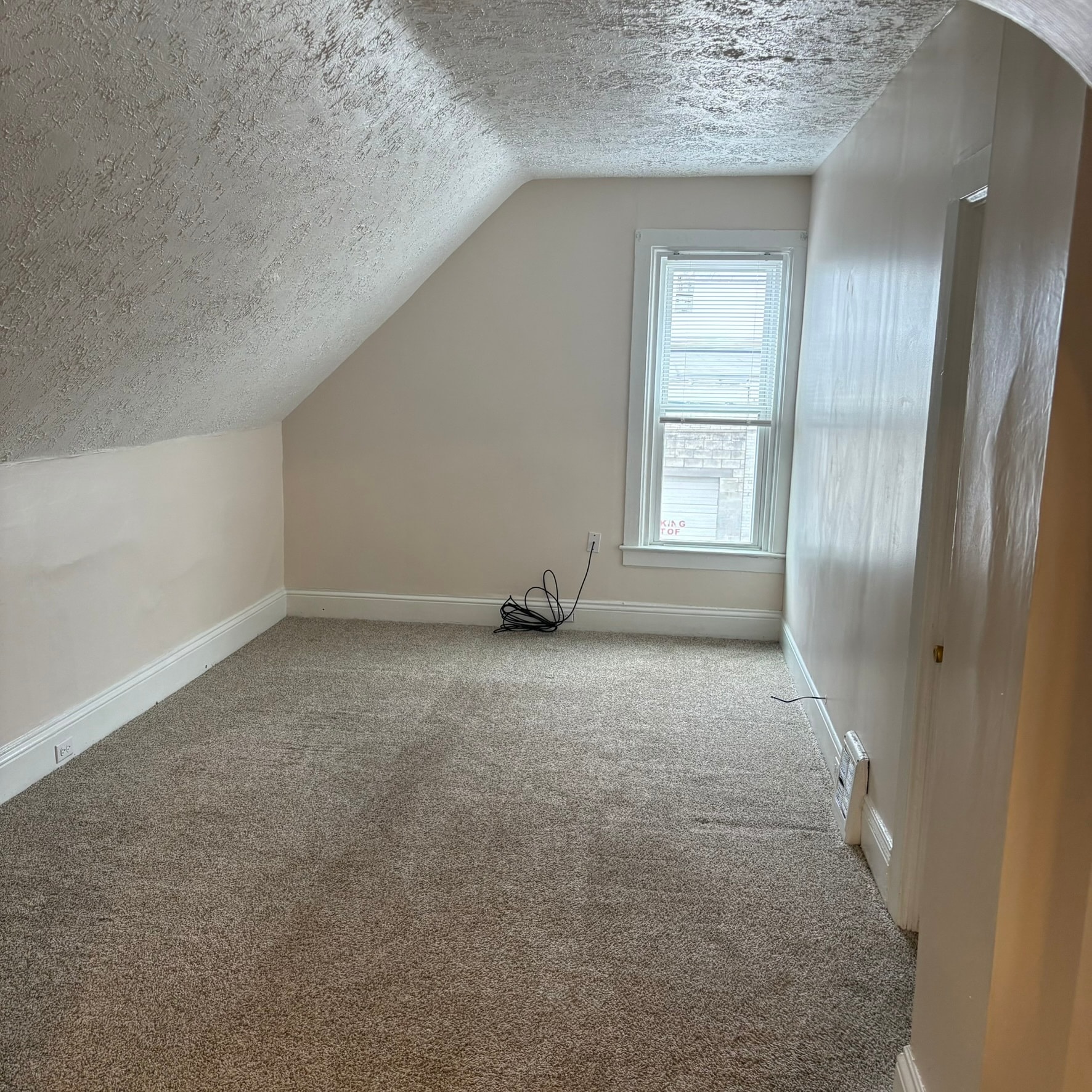 Building Photo - 953 W 17th St