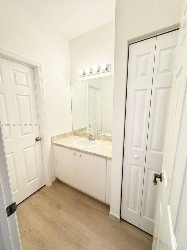 Building Photo - 2962 NW 35th Ave