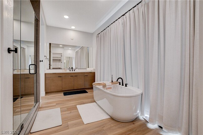 Building Photo - 779 Willits St