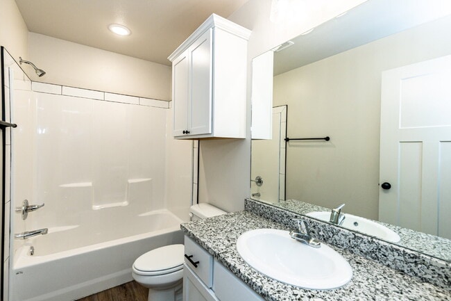 Building Photo - Like-New Modern Townhomes in Cooper ISD!