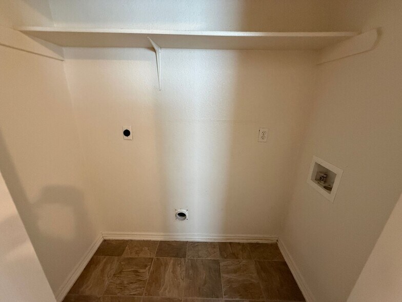 Building Photo - 4004 Doraine Ct