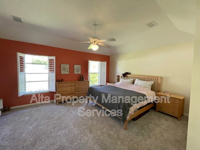 Building Photo - 701 Lake Stone Cir