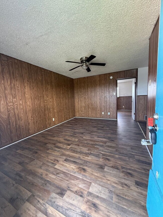 Building Photo - Bundrant Apartments