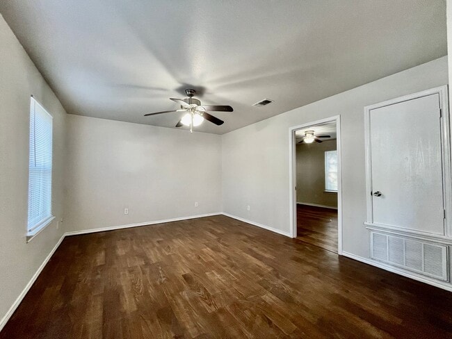 Building Photo - 1013-1015-1015 Advance St