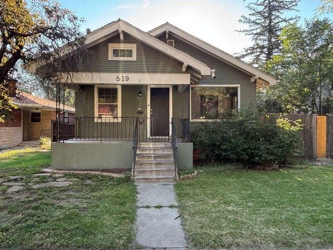 Available Now! Single family home just mi... - Available Now!  Single family home just mi...