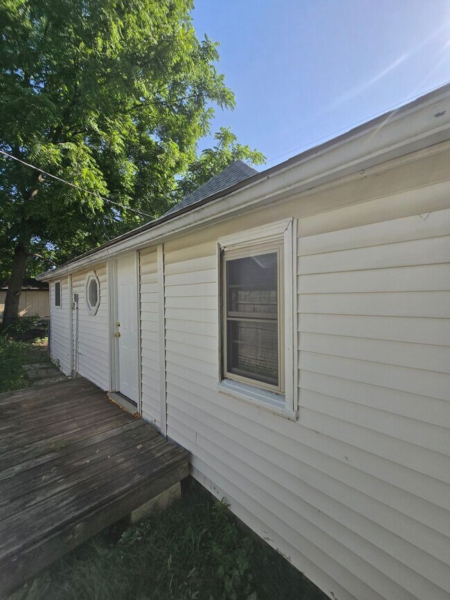 Building Photo - 58 N Chase Ave