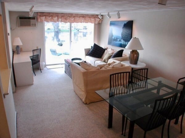 Building Photo - 18 Hamilton Rd