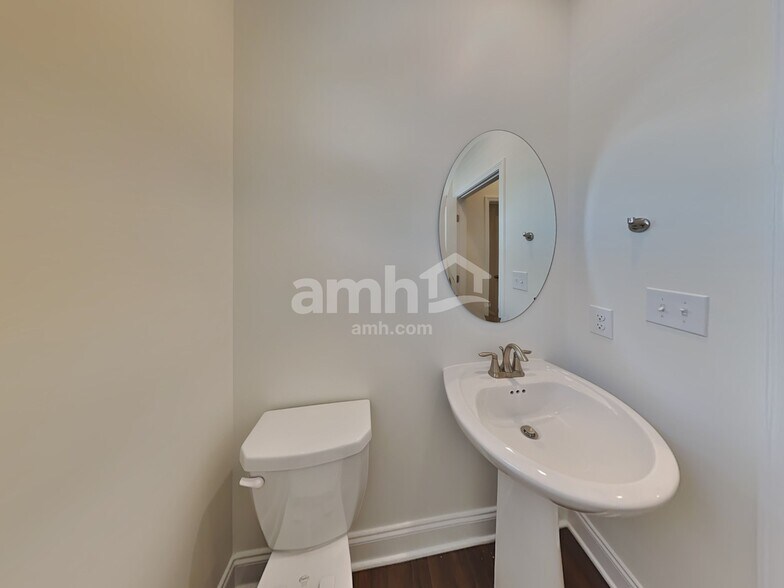 Building Photo - 902 Ronnie Rd