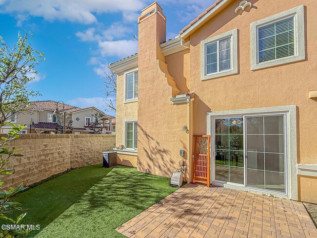 Building Photo - 2930 Esperanza Way