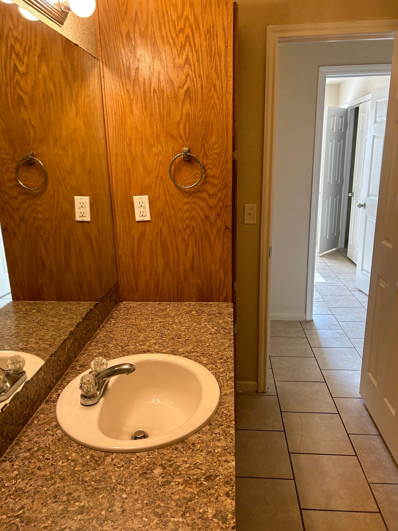 Hall Bathroom - 220 Ryan Cir Apt B