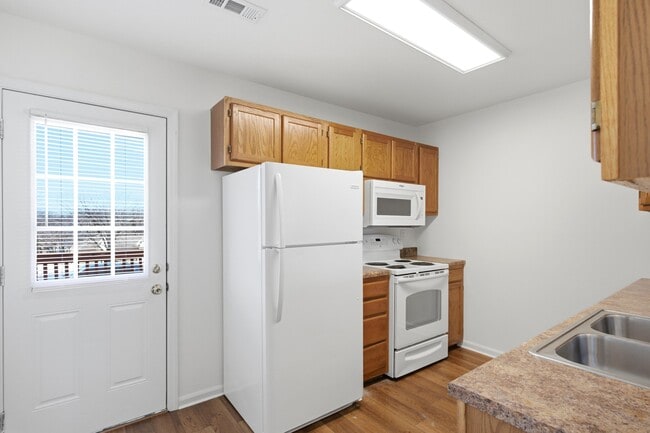 Building Photo - 3509 La Mesa Dr