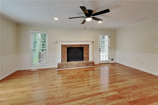 Building Photo - 3829 Bluffview Dr
