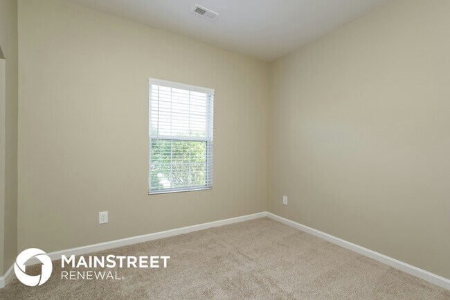 Building Photo - 5892 Village Loop