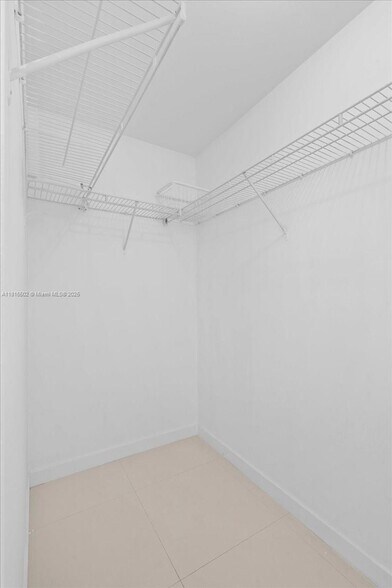 Building Photo - 300 S Biscayne Blvd