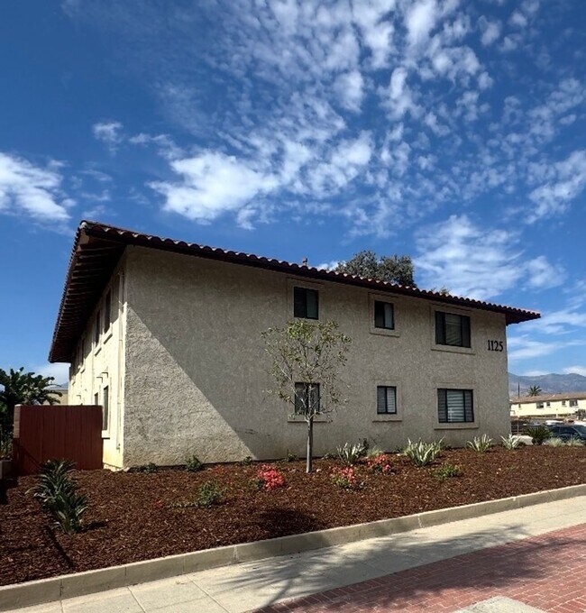 Building Photo - 1125 E Ventura St