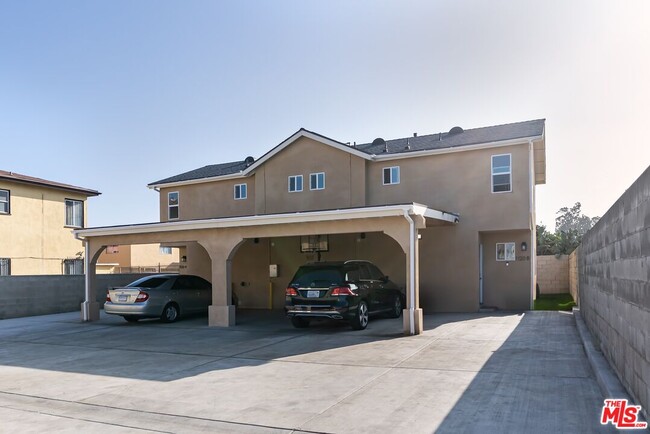 Building Photo - 1118 W 110th St