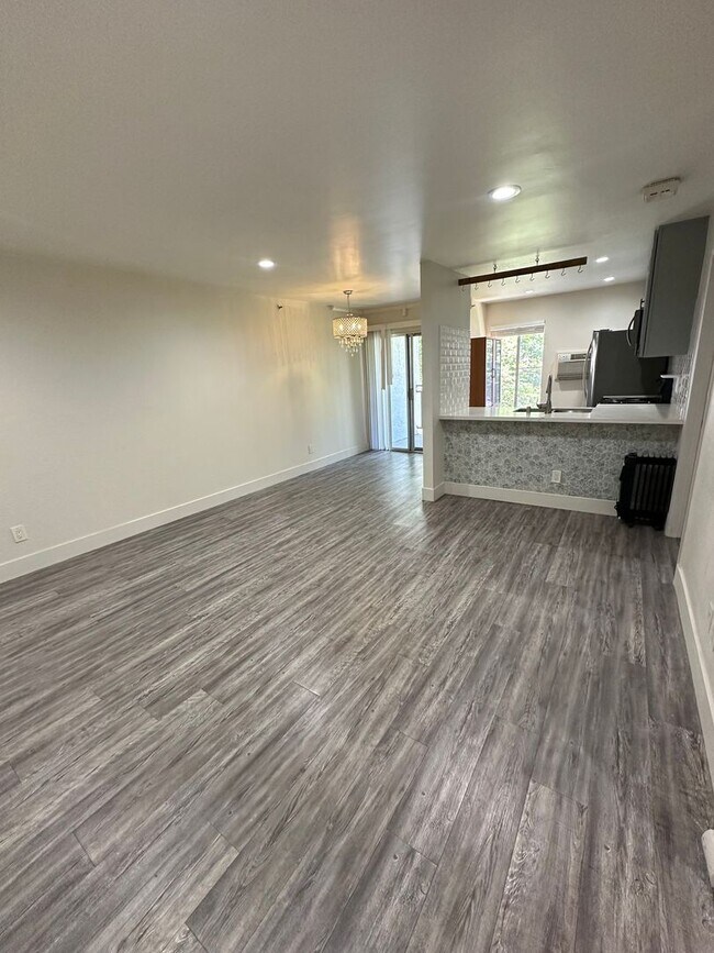 Building Photo - 1 Bedroom Condo - La Mesa