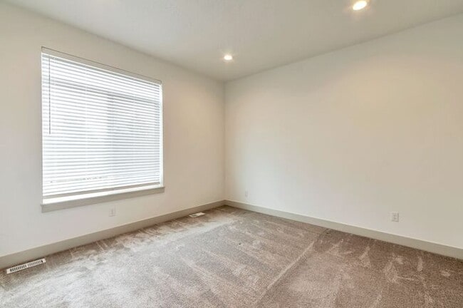 Building Photo - Modern End Unit townhouse w attached 2 car...