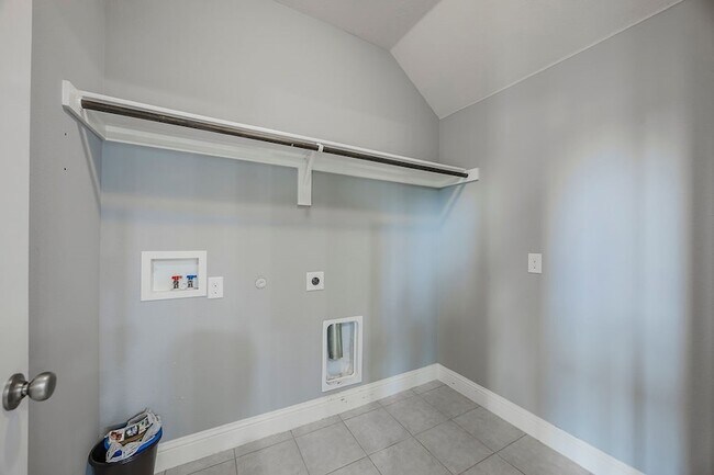 Building Photo - 15516 Mayflower Trail