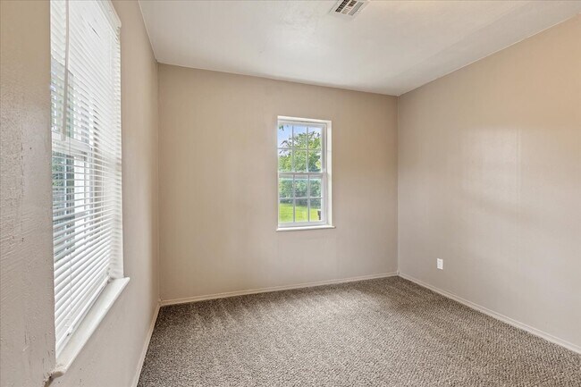 Building Photo - 1536 SW 52nd St