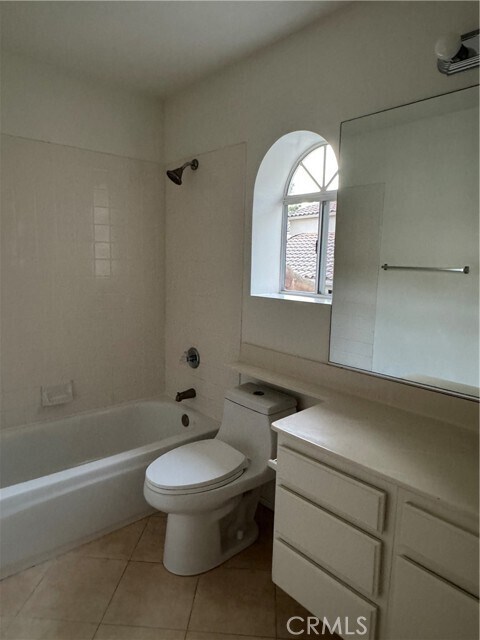 Building Photo - 27 Alcoba