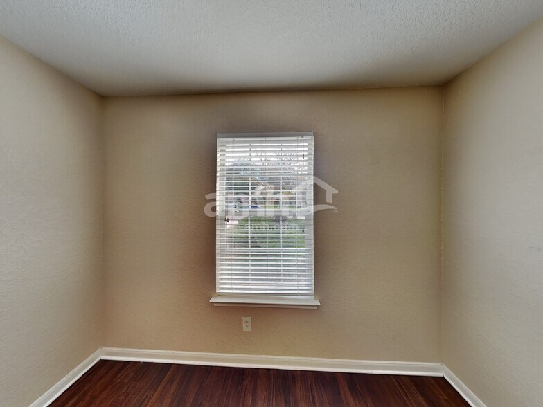 Building Photo - 5531 Southern Oaks