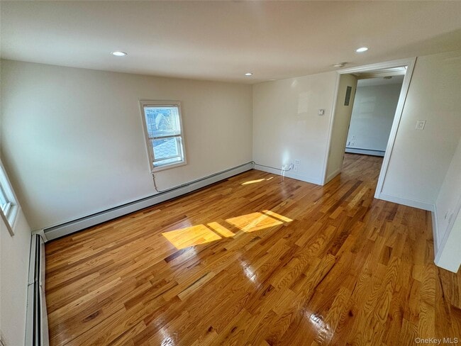 Building Photo - 105 Burtis St