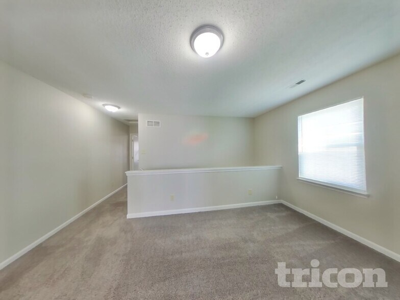 Building Photo - 473 Overland Dr