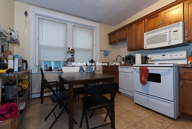 Building Photo - BRIGHTON 2 BED W DISHWASHER AVAILABLE FOR A 9/1 MOVE-IN!  GREAT DEAL!!