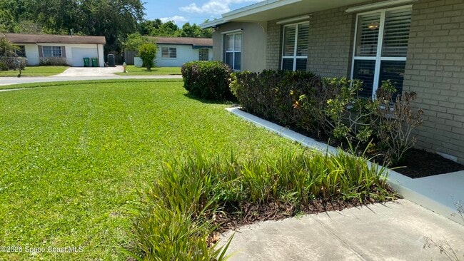 Building Photo - 2125 Emerald Ct