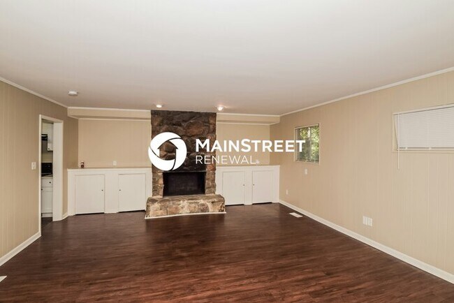 Building Photo - 3 Bedroom Pet-Friendly Home in Birmingham, AL with Main Street Renewal