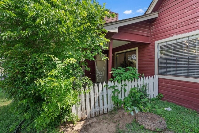 Building Photo - 1601 Faro Dr