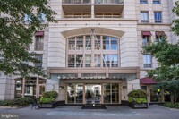 Building Photo - 888 N Quincy St