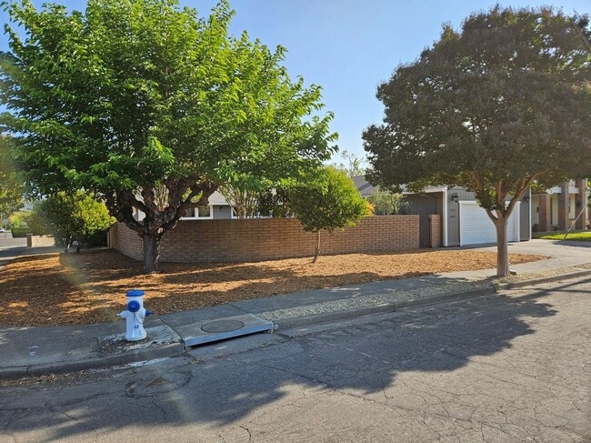Building Photo - 2203 Gainsborough Ave