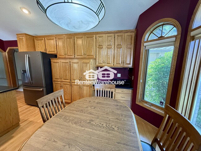 Building Photo - 10445 Fawns Way