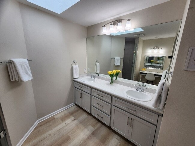 Building Photo - Gorgeous Hidden Lakes 3/2/2 Home