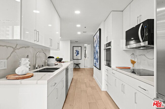 Building Photo - 10750 Wilshire Blvd